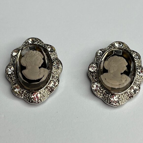 Vintage Style Cameo Rhinestone stud Earrings - Picture 2 of 4